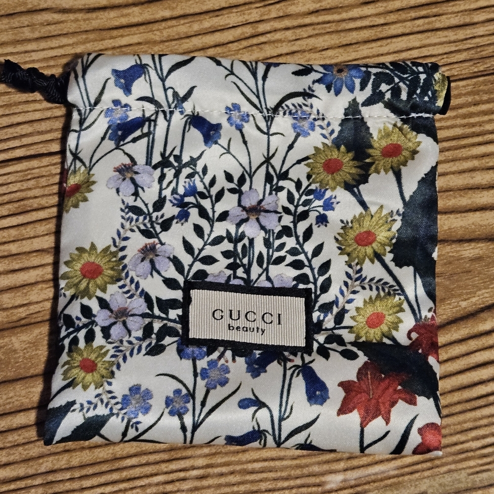 GUCCI hair scrunchies set and GUCCI pouch Hair Tie hair accessories GWP - Picture 3 of 9